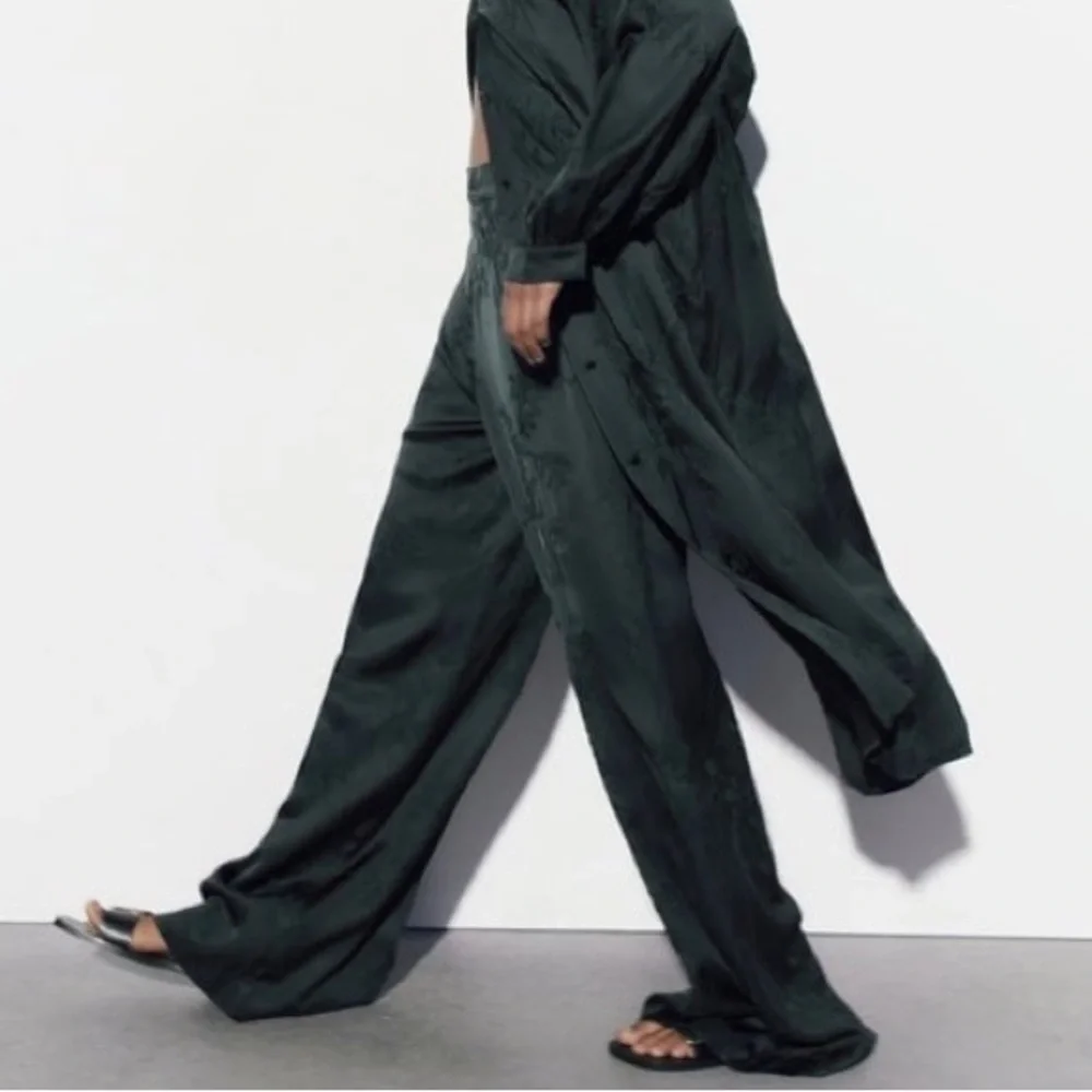 Zara NWT dark hunter green embroidered floral satin wide straight leg pants